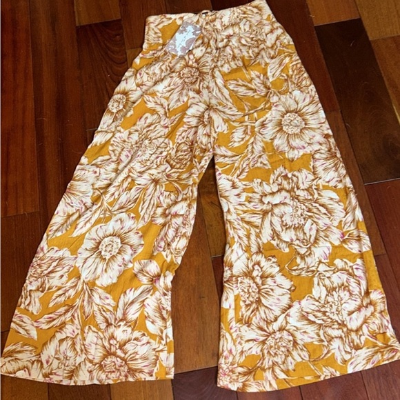 NWOT- Band of the Free Floral Wide Leg Pants. - Picture 5 of 6